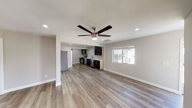 4980-4982 Catoctin Dr in San Diego, CA - Foto de edificio - Building Photo