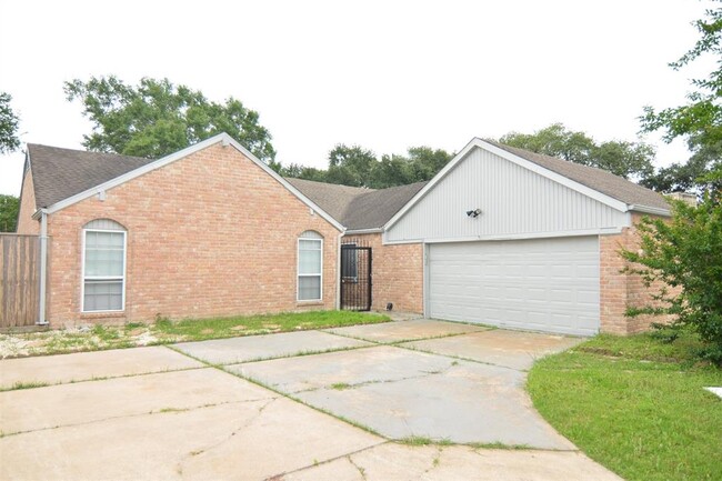 property at 1906 Vernlake Cir