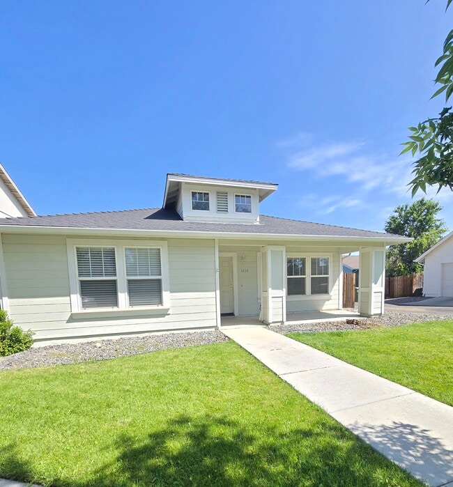 property at 1404 Pin Oak Dr