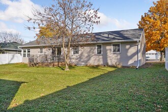 3845 Douglas Dr N in Minneapolis, MN - Foto de edificio - Building Photo