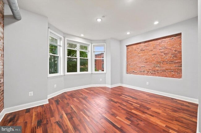 property at 3220 W Diamond St