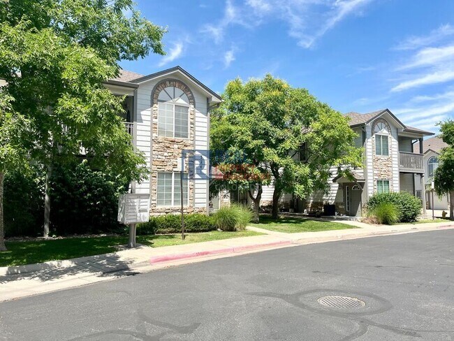 3241 E 103rd Pl in Thornton, CO - Foto de edificio - Building Photo