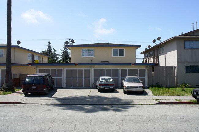 3416 Rolison Rd in Redwood City, CA - Foto de edificio - Building Photo