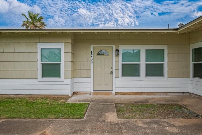 property at 1734 W 6th St