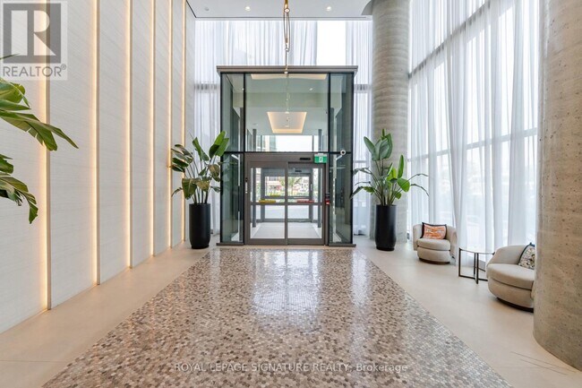 7890 Jane St in Vaughan, ON - Building Photo - Building Photo