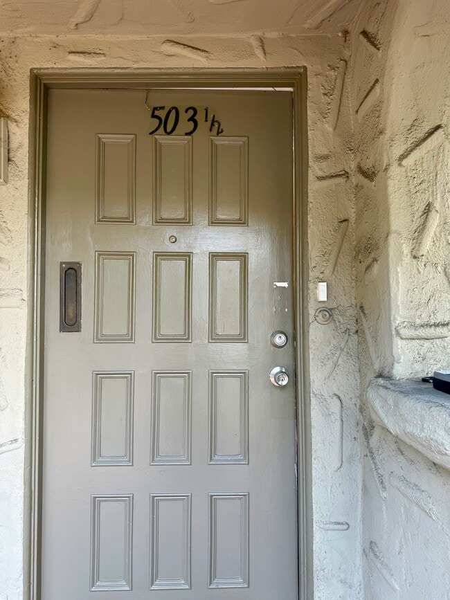 503 Hill Dr, Unit half in Glendale, CA - Building Photo - Building Photo