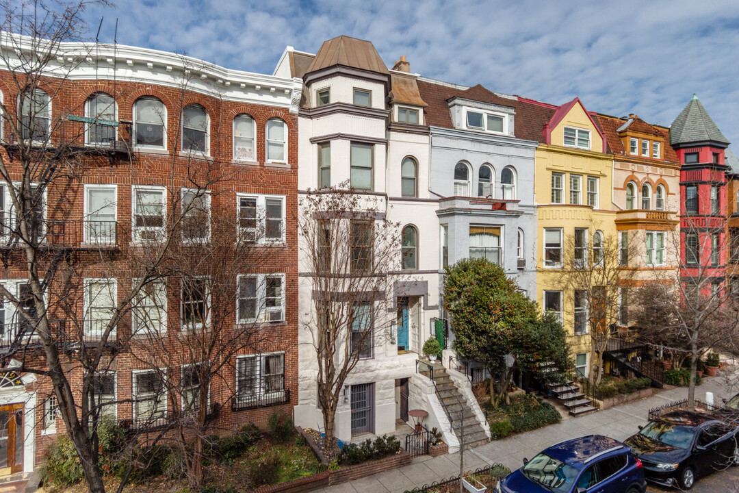 1867 Mintwood Pl NW in Washington, DC - Building Photo