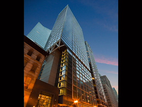 215 W Washington in Chicago, IL - Foto de edificio - Building Photo