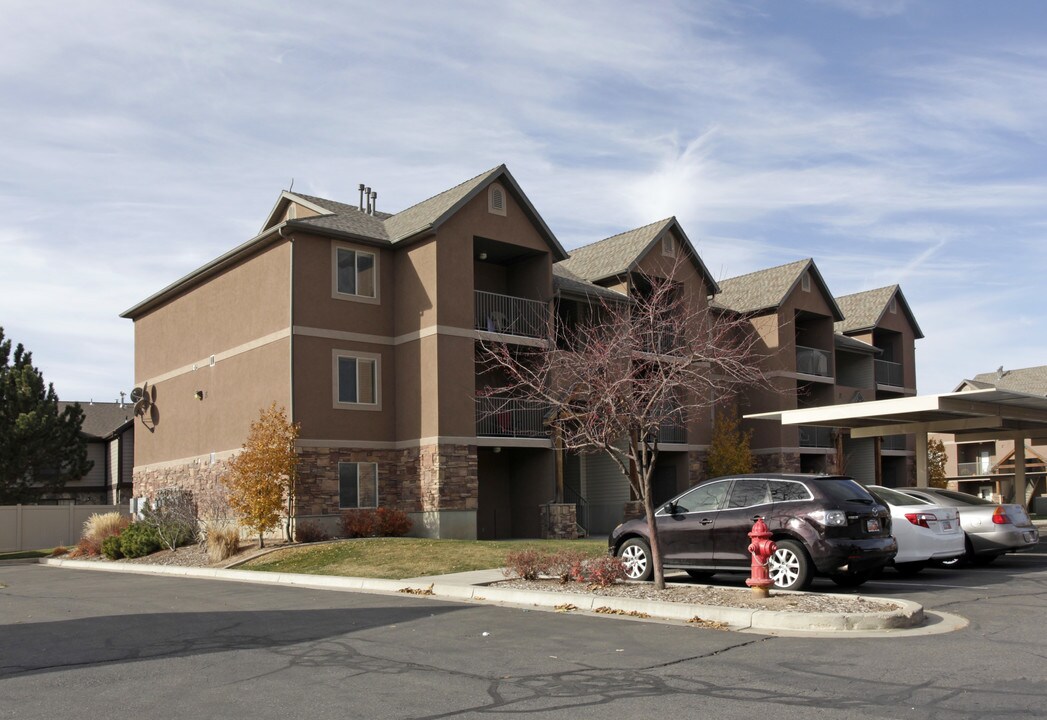 Woodland Cove Luxury Apartments in Washington Terrace, UT - Building Photo