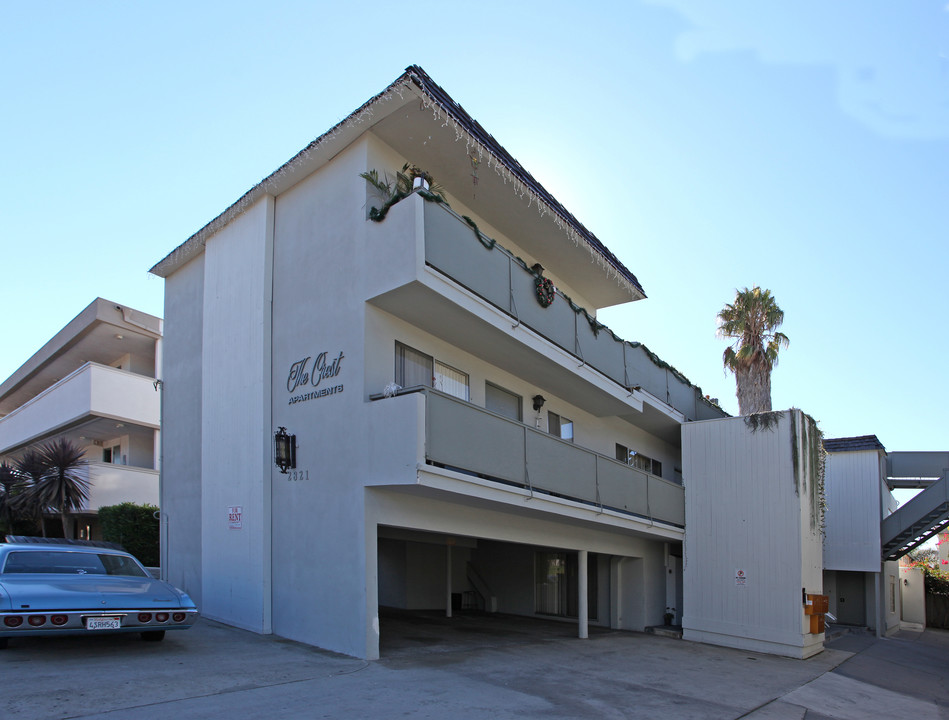 The Crest Apartments in San Diego, CA - Building Photo