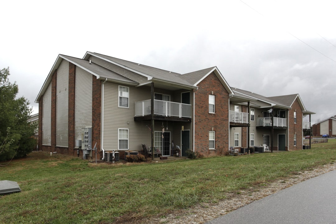 Village Apartments in Corydon, IN - Foto de edificio