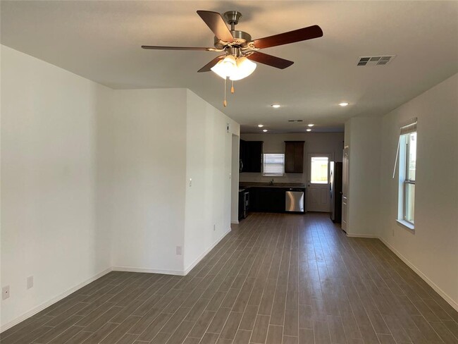 25560 Northpark Palm Dr in Porter, TX - Foto de edificio - Building Photo