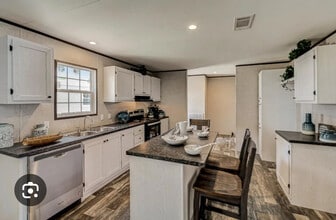 5129 Strickland Trail in Ridge Manor, FL - Foto de edificio - Building Photo