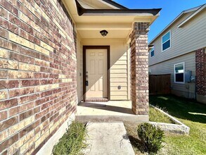 124 Bronco Billy Dr in Jarrell, TX - Building Photo - Building Photo