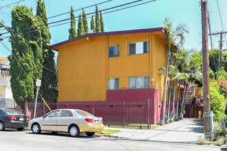 4052 Chevy Chase Dr, Unit 7 in Los Angeles, CA - Foto de edificio - Building Photo