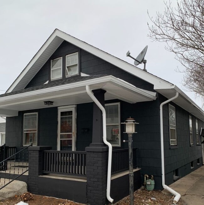 property at 35 E 8th Ave