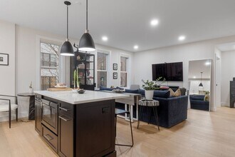 202 Maverick St in Boston, MA - Building Photo - Building Photo