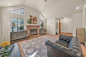 3622 Canterbury Dr in Redding, CA - Building Photo - Building Photo