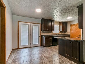 212 S Mercedes Dr in Norman, OK - Building Photo - Building Photo