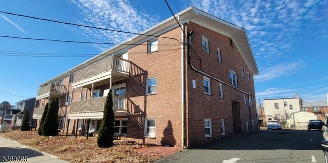 17 Cuozzo St-Unit -4B in Belleville, NJ - Building Photo - Building Photo