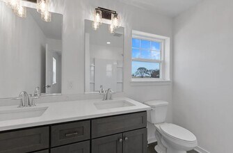 257 Binsfeld St in Belgium, WI - Foto de edificio - Building Photo