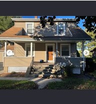 40 Metropolitan Ave in Cranston, RI - Building Photo