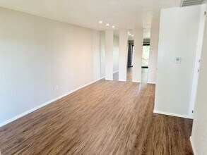 675 Los Felices Cir W in Palm Springs, CA - Building Photo - Building Photo