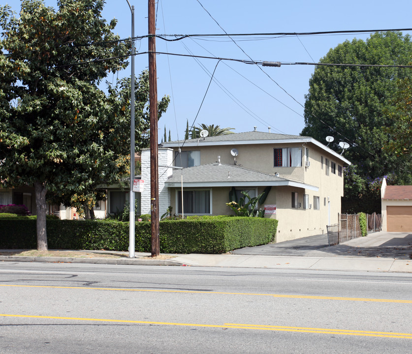 15021 Burbank Blvd in Van Nuys, CA - Building Photo