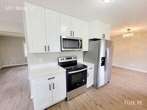 697 Main St in Circle Pines, MN - Building Photo - Building Photo