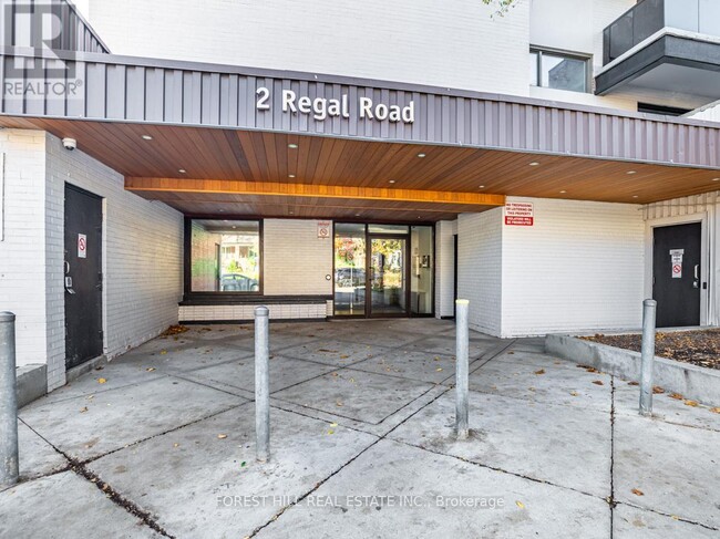 2-202 Regal Rd in Toronto, ON - Building Photo - Building Photo