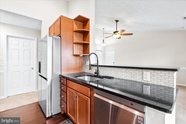 property at 5640 Wade Ct