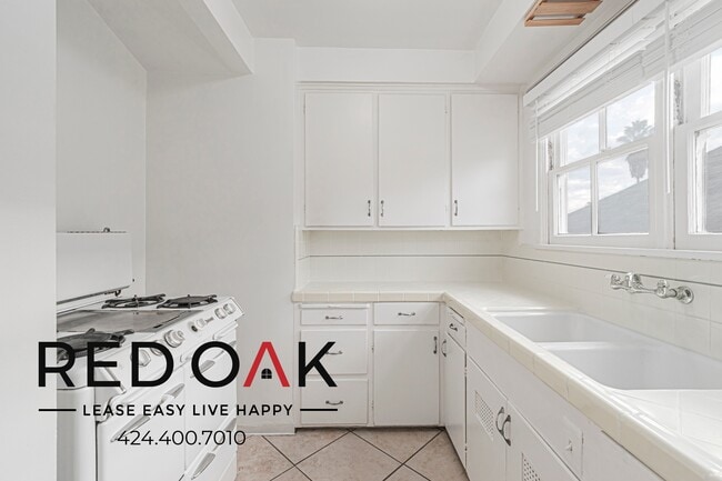 4240 Franklin Ave in Los Angeles, CA - Building Photo - Building Photo