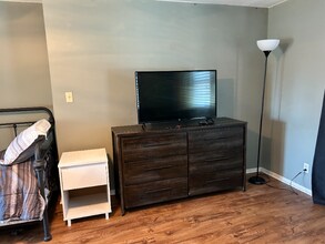 2012 E Tonopah Dr in Phoenix, AZ - Foto de edificio - Building Photo