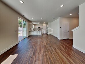 823 S Oak St in Lakewood, CO - Foto de edificio - Building Photo