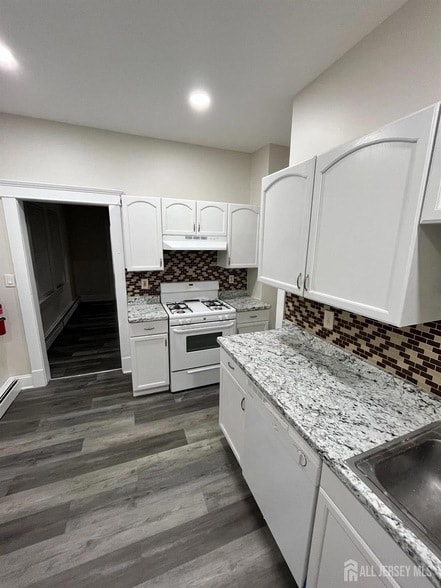 28 Victoria Ave, Unit A in Spotswood, NJ - Foto de edificio - Building Photo