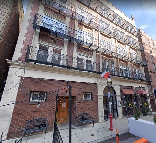 23 Fleet St, Unit 7 in Boston, MA - Foto de edificio - Building Photo