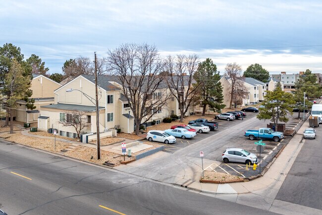 High Hollows in Aurora, CO - Building Photo - Building Photo