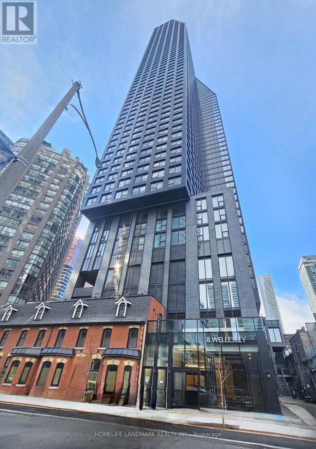 8-2108 Wellesley St W