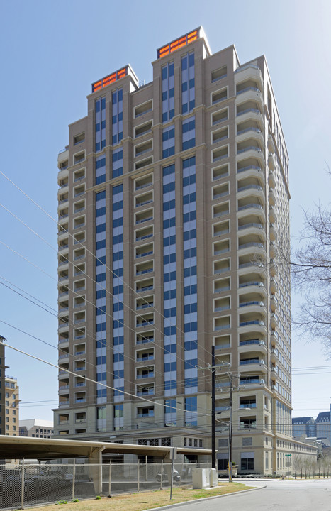 Residences at the Stoneleigh in Dallas, TX - Foto de edificio