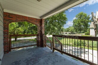 8201 MO-9 in Parkville, MO - Building Photo - Building Photo