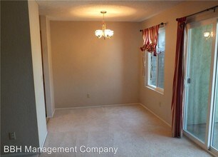 615 75th St SE-Unit -D-78 in Everett, WA - Foto de edificio - Building Photo