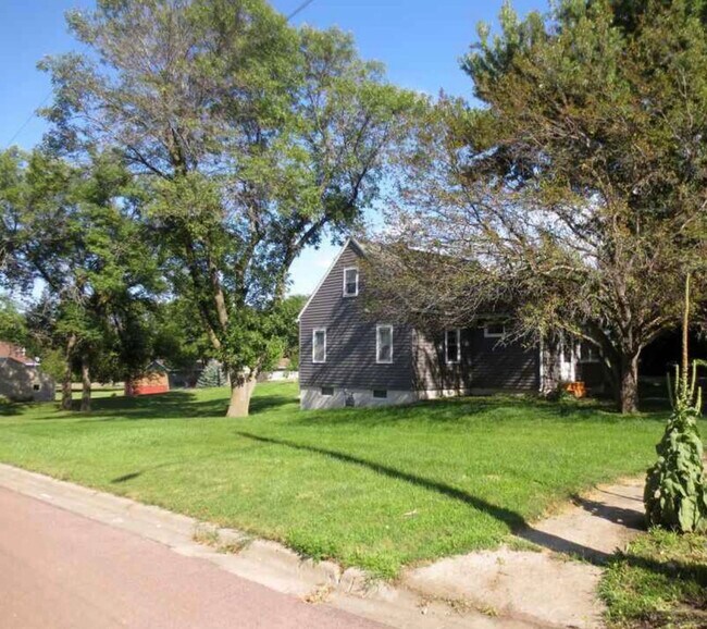 400 Mound Ave in Balaton, MN - Building Photo - Building Photo