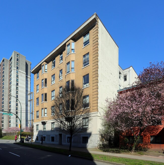 Washington Court in Vancouver, BC - Building Photo - Building Photo