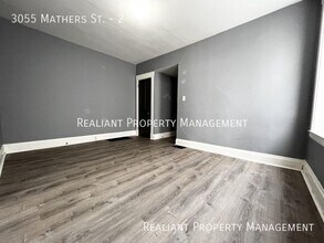 3055 Mathers St-Unit -2 in Cincinnati, OH - Building Photo - Building Photo