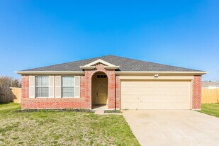 1901 Purdue Dr in Glenn Heights, TX - Building Photo