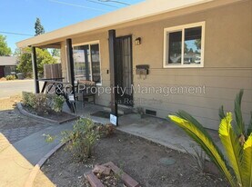 2701 Lerwick Rd in Sacramento, CA - Building Photo