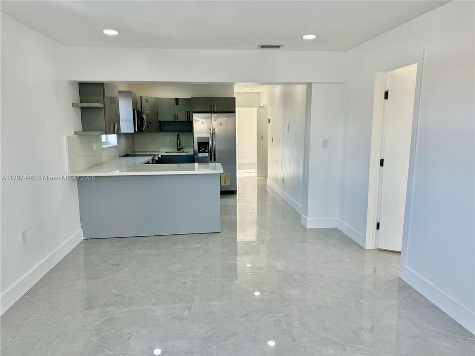 101 NW 17th Pl in Miami, FL - Building Photo