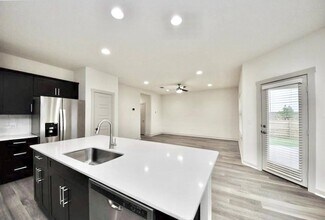 1056 Winnsboro Lp in Round Rock, TX - Building Photo - Building Photo