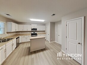 4406 Oak Pointe Dr in Winston-Salem, NC - Building Photo - Building Photo