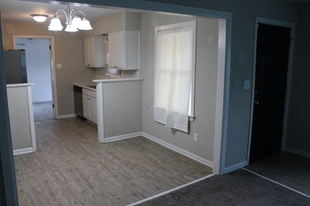 1523 W 17th St N in Wichita, KS - Building Photo